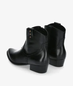 Botines pabloochoa.shoes CALIOPE SB TACHAS en negro