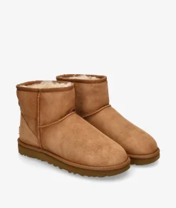 Botines UGG CLASSIC MINI II en cuero