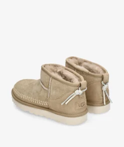 Botines UGG CLASSIC ULTRA MINI BIARRITZ en beige