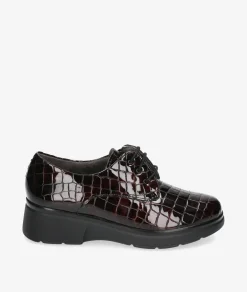 Zapatos inglés Pitillos 10057 en charol burdeos