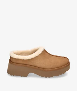 Zuecos UGG NEW HIGHTS COZZY CLOG en cuero