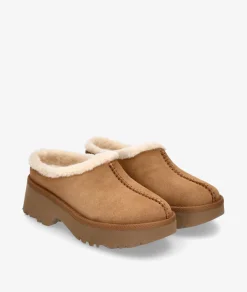 Zuecos UGG NEW HIGHTS COZZY CLOG en cuero